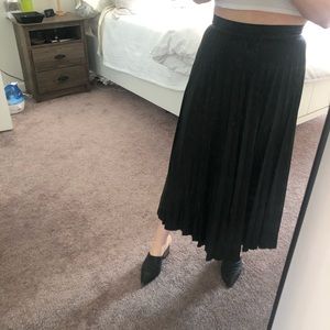 Zara Fake Leather (super light and airy) pleated leather skirt - Medium